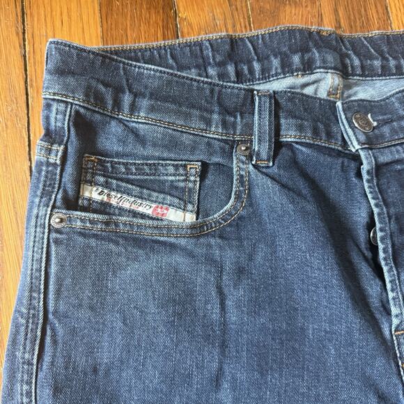 Diesel 2020 D-Viker RM040 straight fit stretch blue denim jeans 33x30 Button Fly - Picture 3 of 9